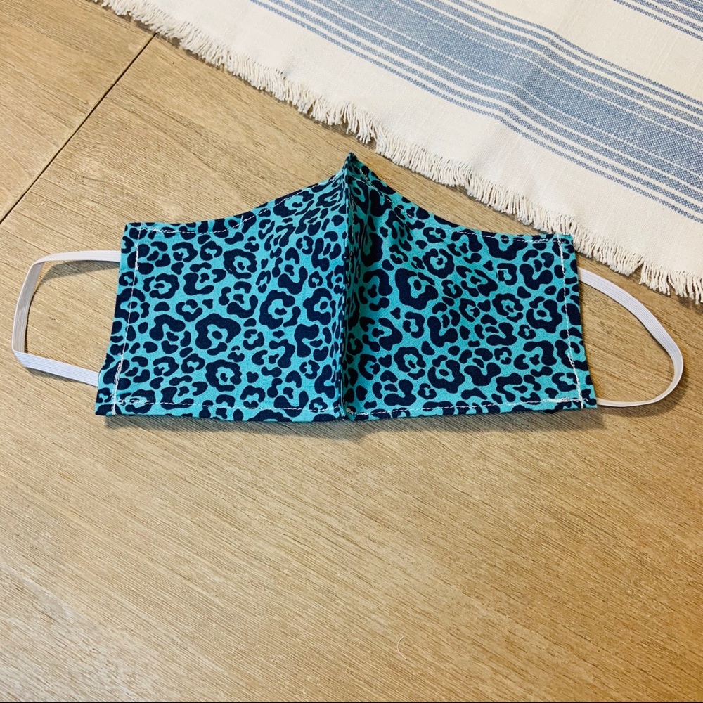 SOLD IN BUNDLE **Face Mask